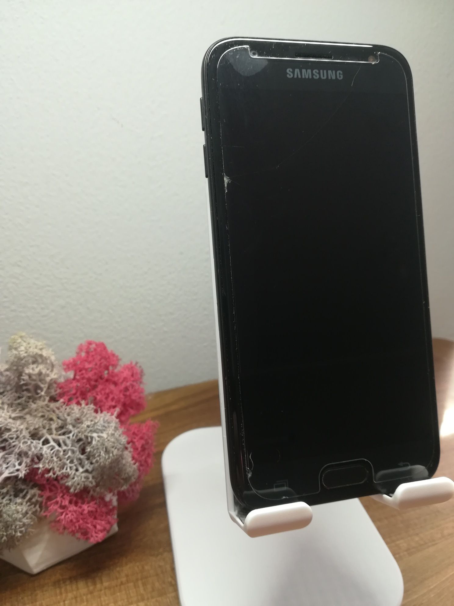 Смартфон Samsung J3 J330F