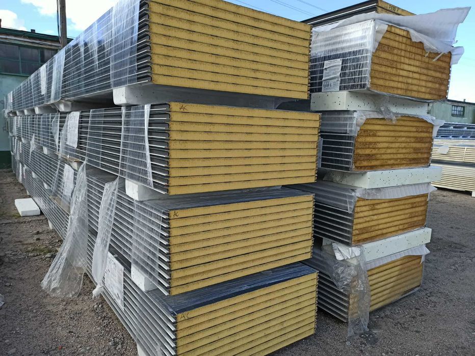 Płyta warstwowa ścienna w II gatunku gr. 40mm.  2