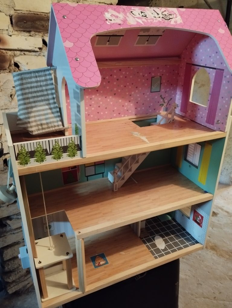 Dom dla lalek drewniany, piętrowy