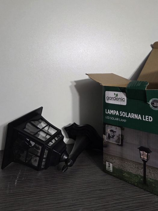 Lampa solarna LED