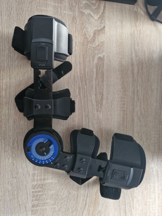 Orteza stawu łokciowego z regulacją kąta i blokadą lewa.