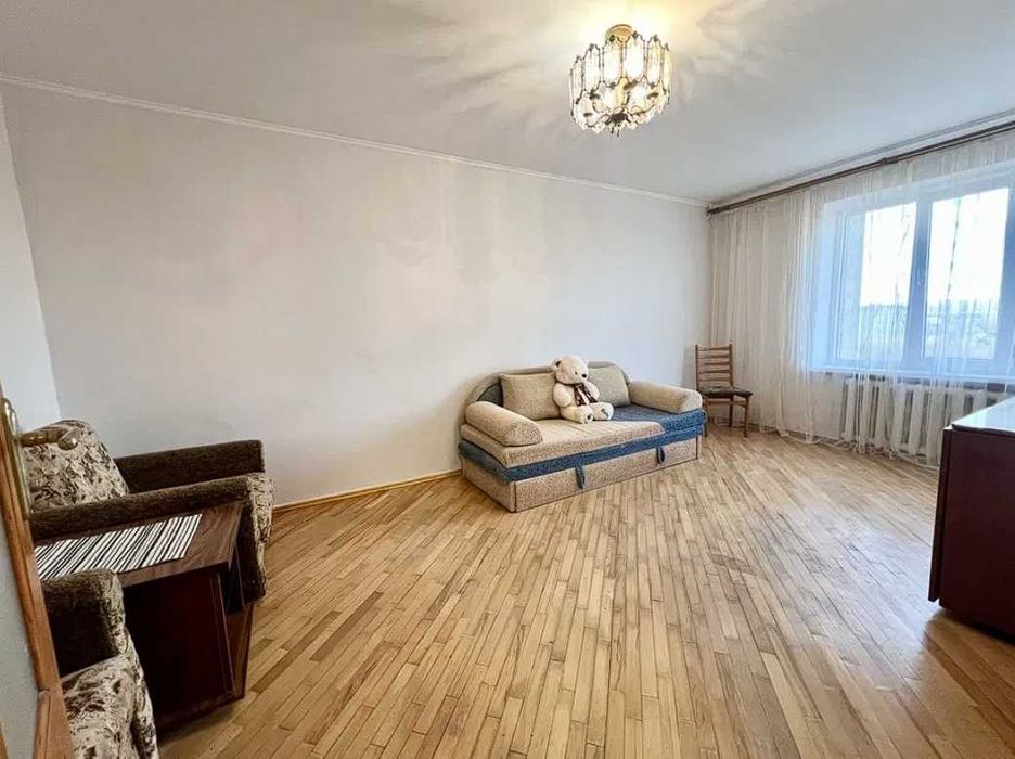 2кім 52м + кладовка Кармелюка / поруч озеро