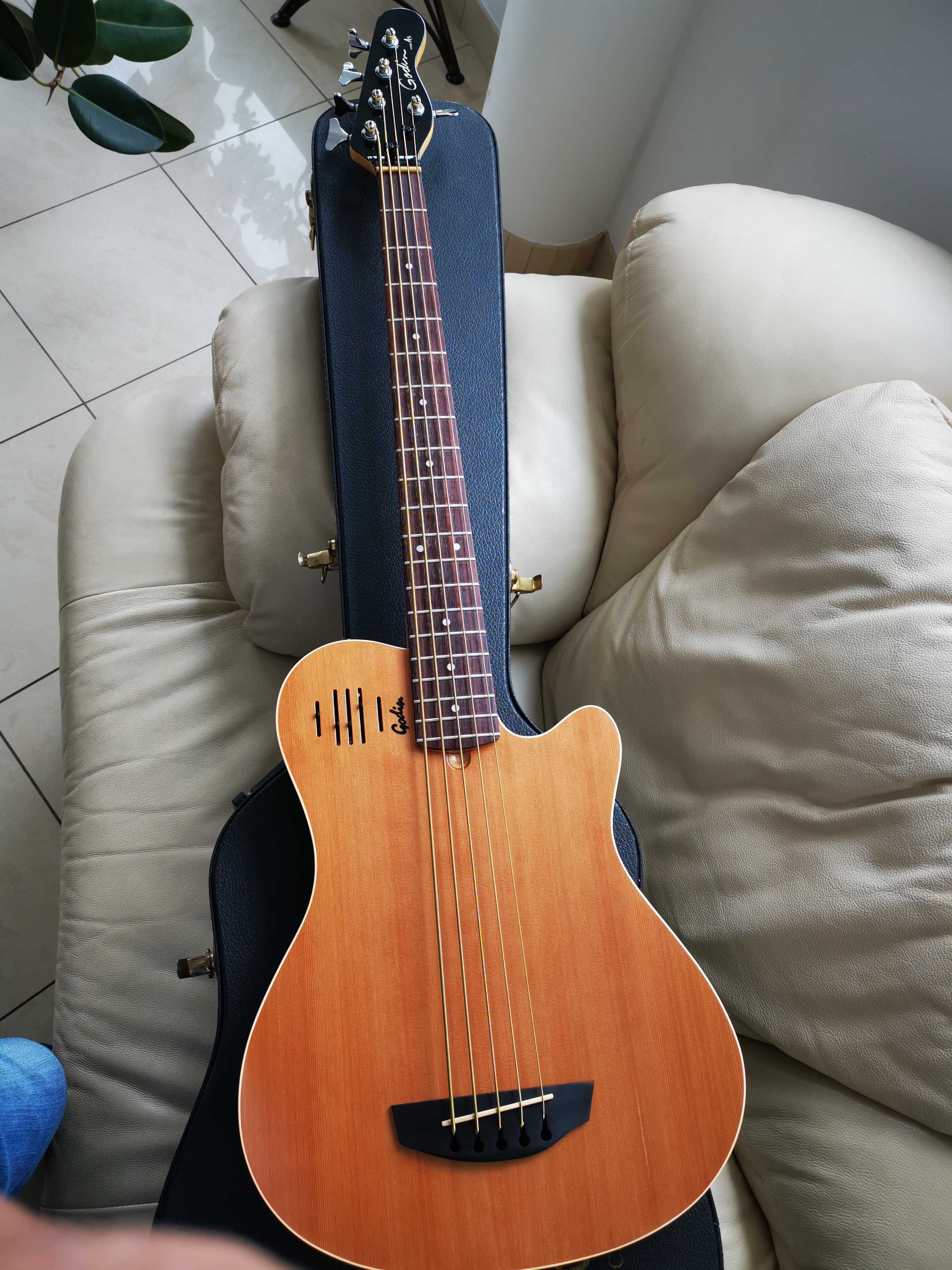 Gitara basowa Godin A5
