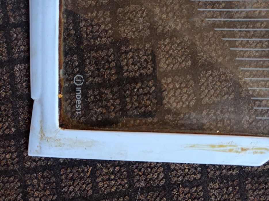 Полички скляні для холодильника Індезіт