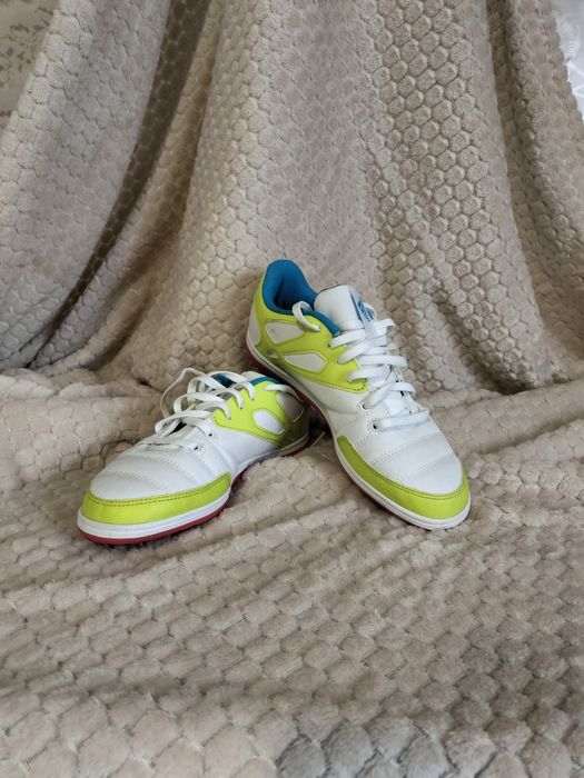 Кроси Адідас нові