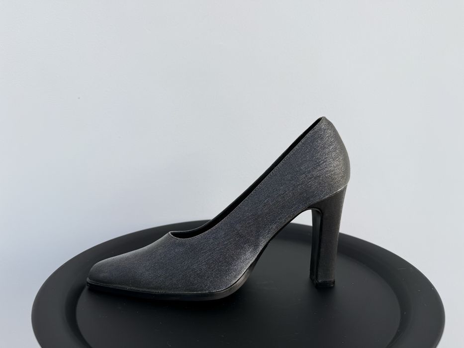 Srebrne świecące ciekawe buty na obcasie na słupku 39