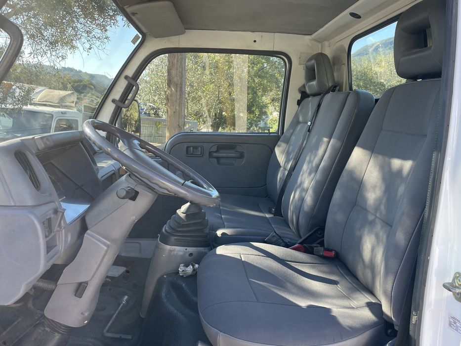 Nissan 35.10 com plataforma elevatoria