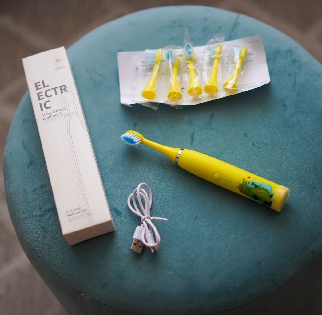 Дитяча електрична зубна щітка, 3 насадки, електрощітка, USB зарядка