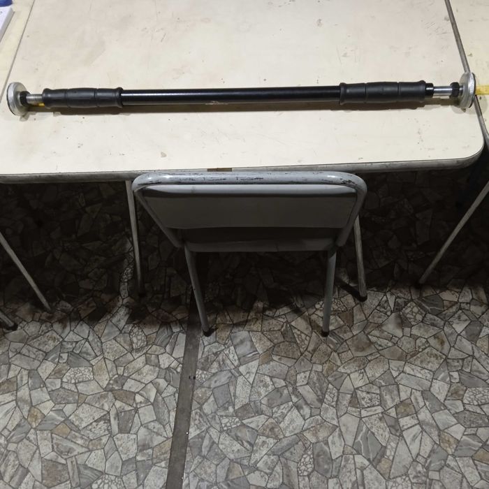 drążek do podciągania rozporowy