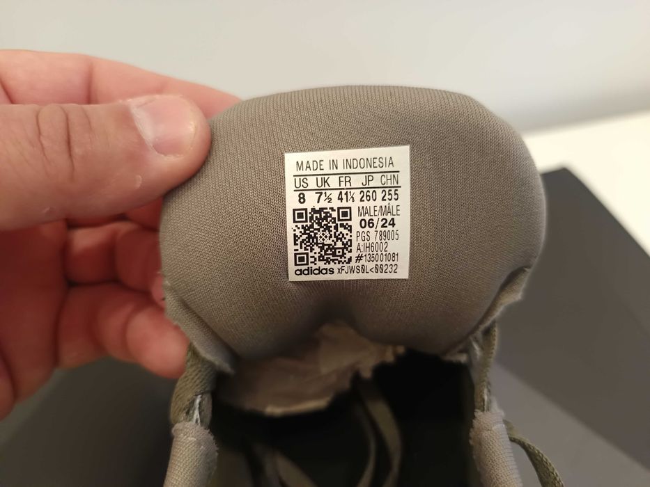 Продам кросівки Adidas