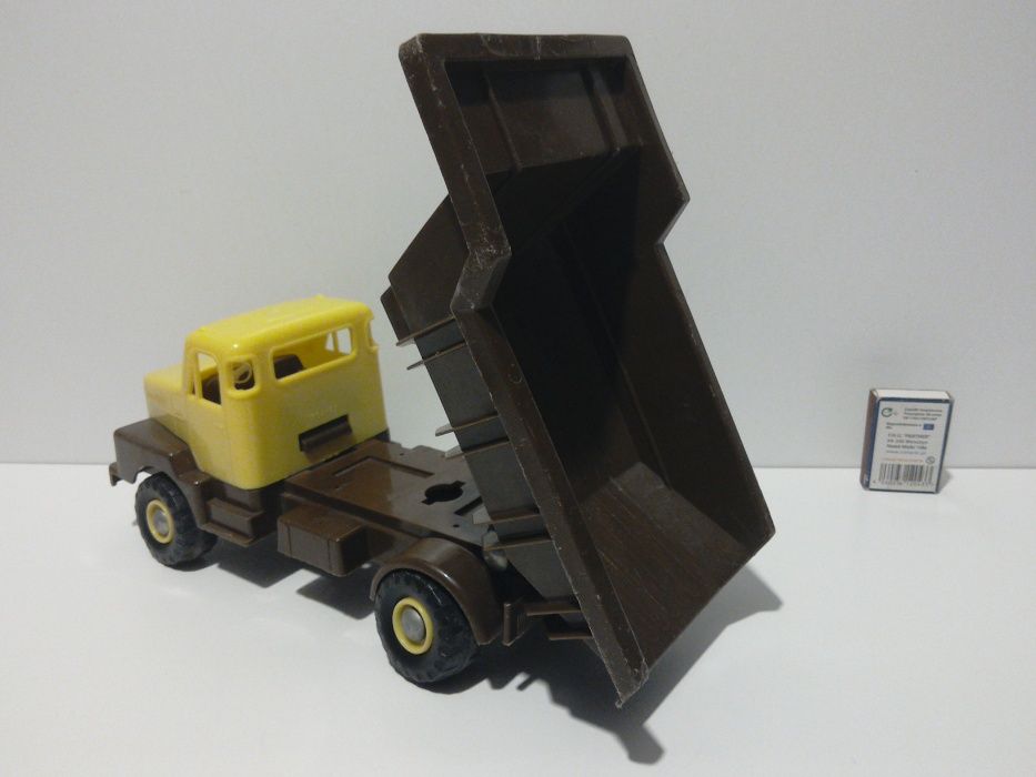 stara zabawka PRL wywrotka Volvo jak Kraz Ził stare zabawki czz retro