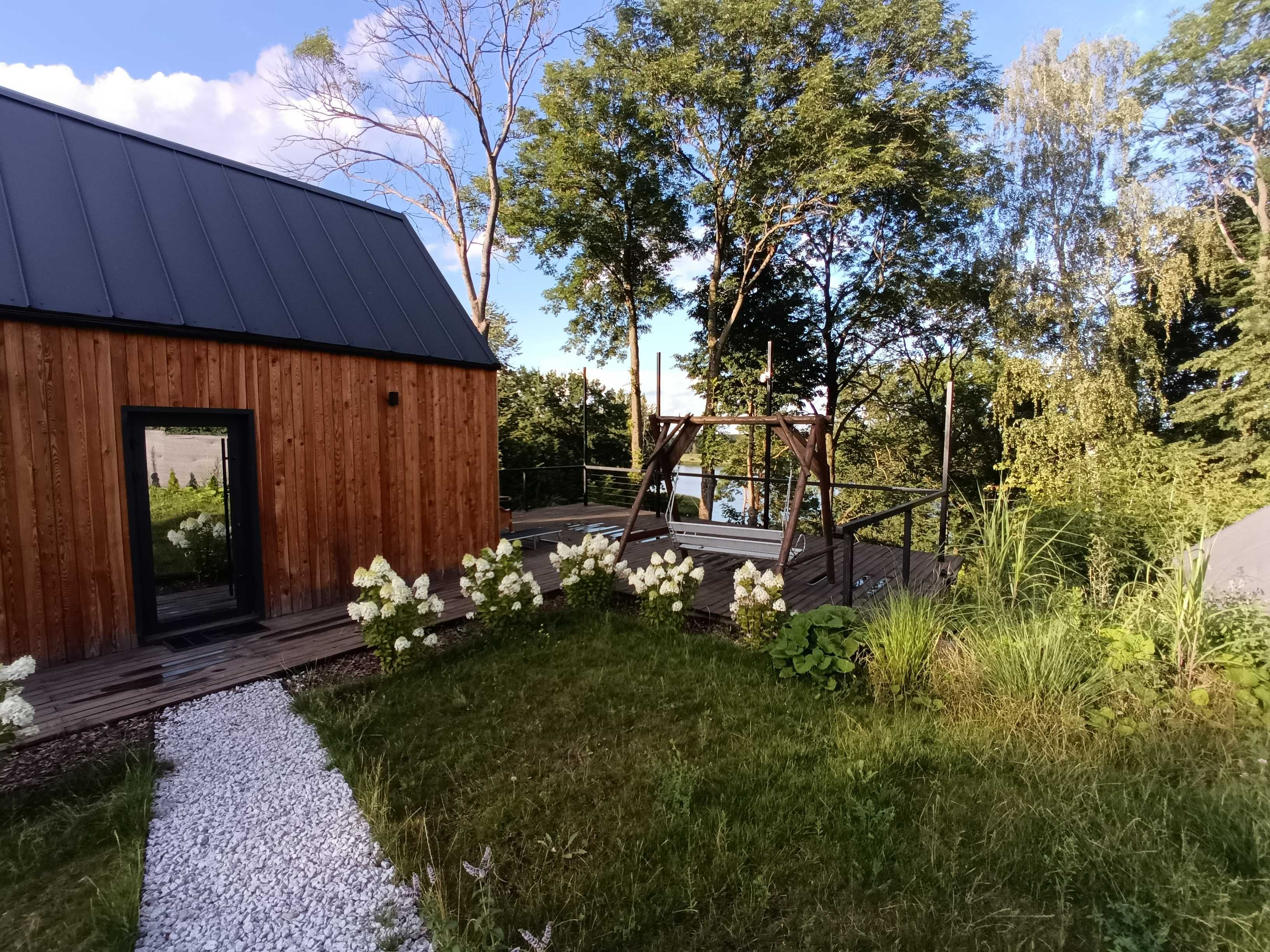 Dom nad rzeką Narwią na cudownej skarpie