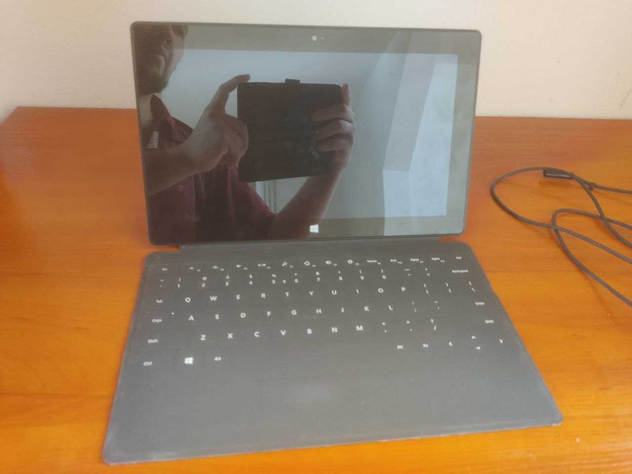 Tablet Microsoft Surface RT Win10 2 GB / 32 GB czarny