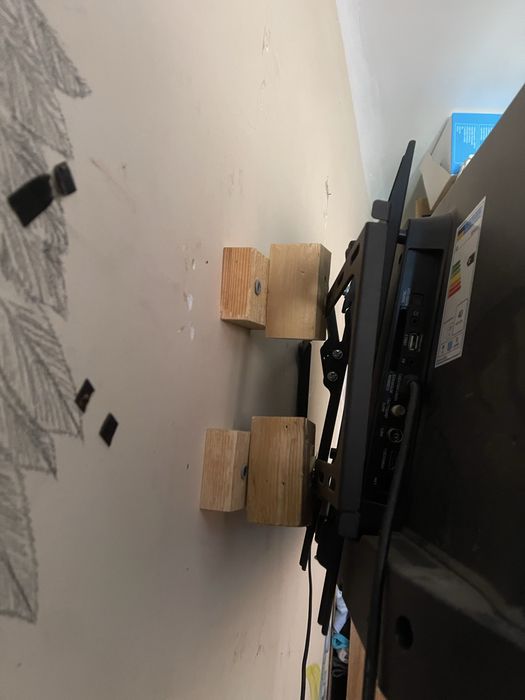 Продам телевізор UD 32W5210