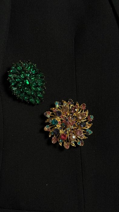 Брошка жіноча велика з камінням