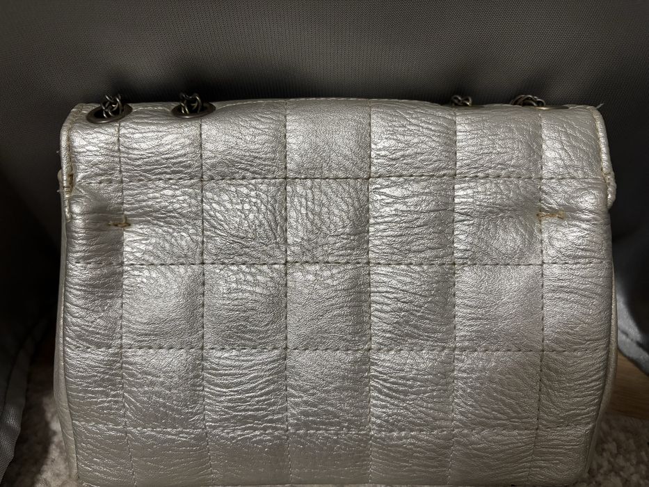 Срібляста сумка з ланцюжком