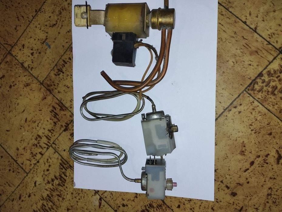 Деталі до холодильника SANYO.