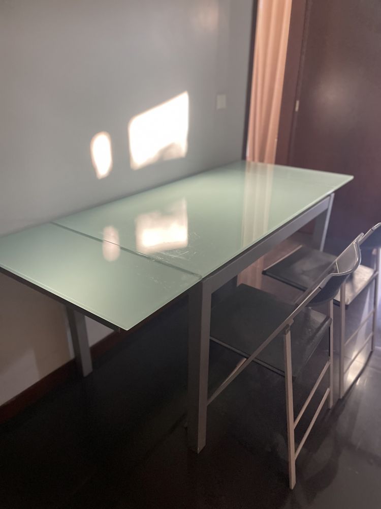 Mesa extensível de vidro + 4 cadeiras