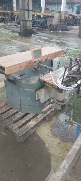 Продам деревообробний фрезерний верстат з автоподатчиком