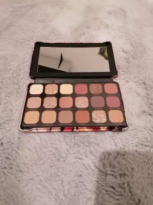 Paleta Revolution Flawless Allure