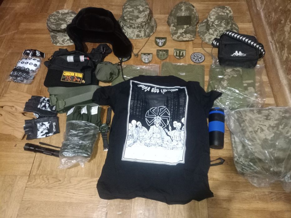 Нові різні військові речі