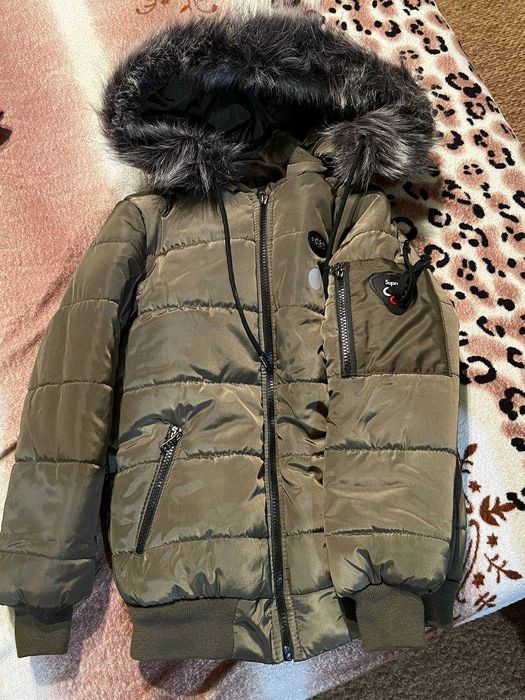 Продам новую детскую куртку
