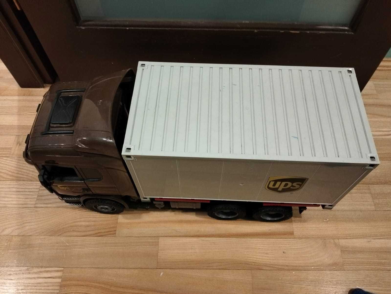 Ciężarówka Scania UPS z wózkiem widłowym Bruder  03581