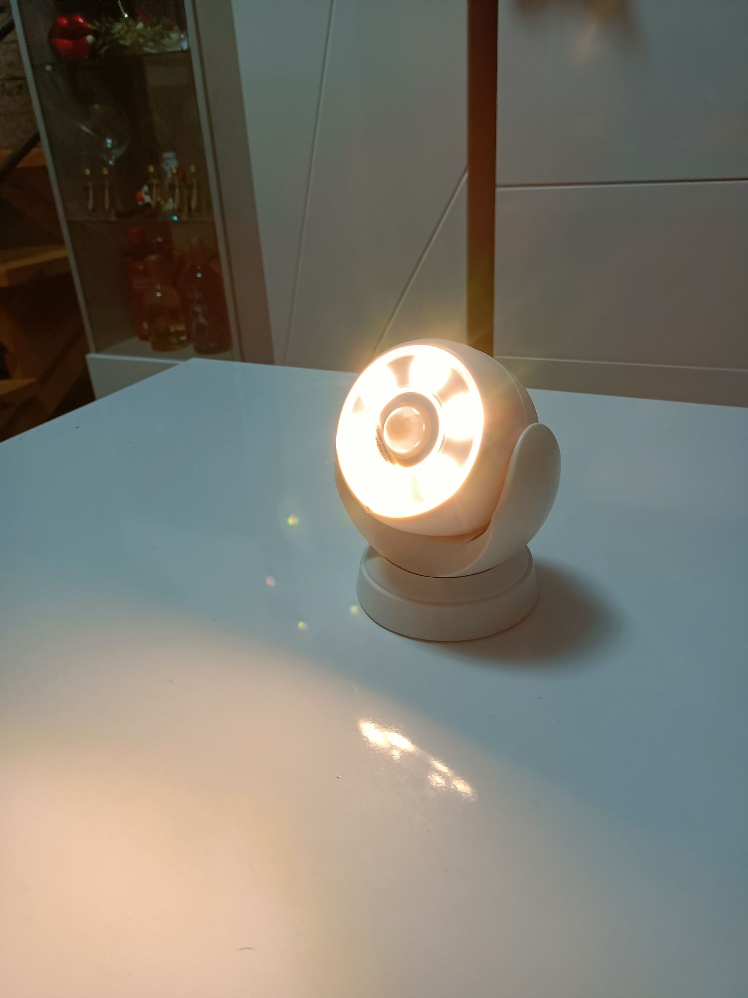 Reflektor lampa z czujnikiem ruchu