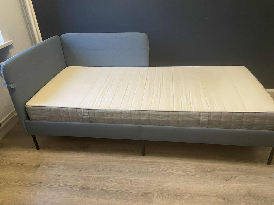 Łóżko IKEA z materacem 90/200. Stan bardzo dobry.
