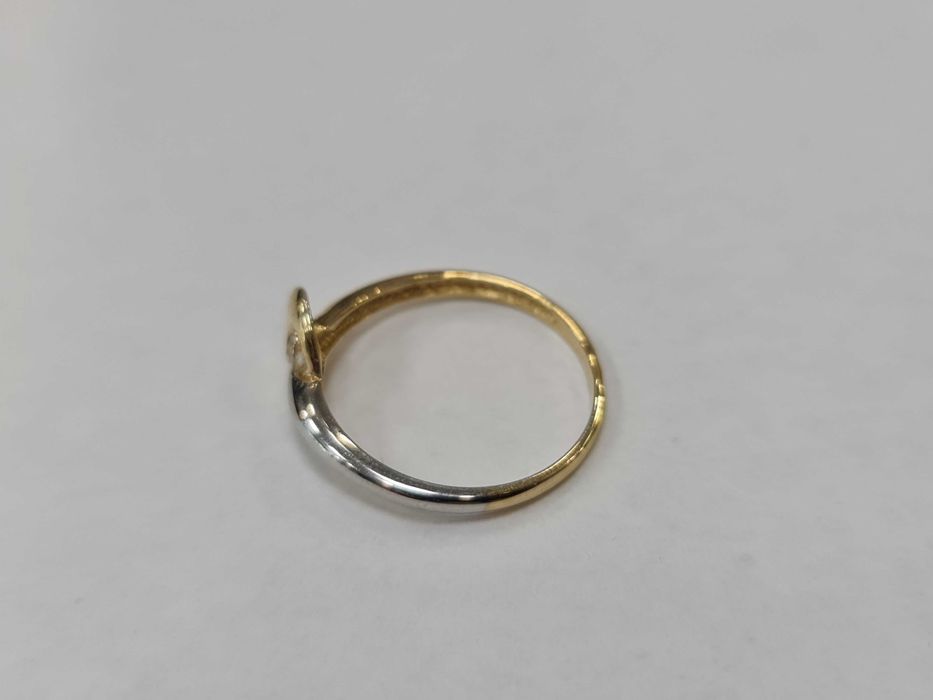 Klasyczny złoty pierścionek damski/ 585/ 1.44 gram/ R14/ Cyrkonia