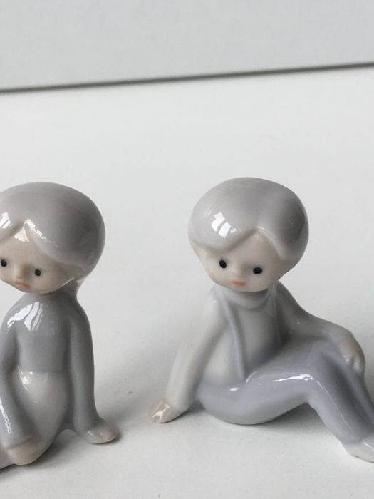 Casalinho de bonecos japoneses em porcelana