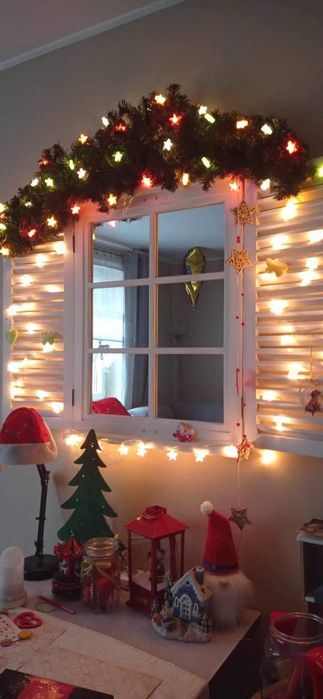 Okno Okiennica z lustrem. Dekoracja ściany. Styl sielski