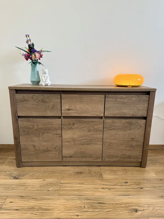 Kredens VEDDE JYSK ciemny dąb dziki