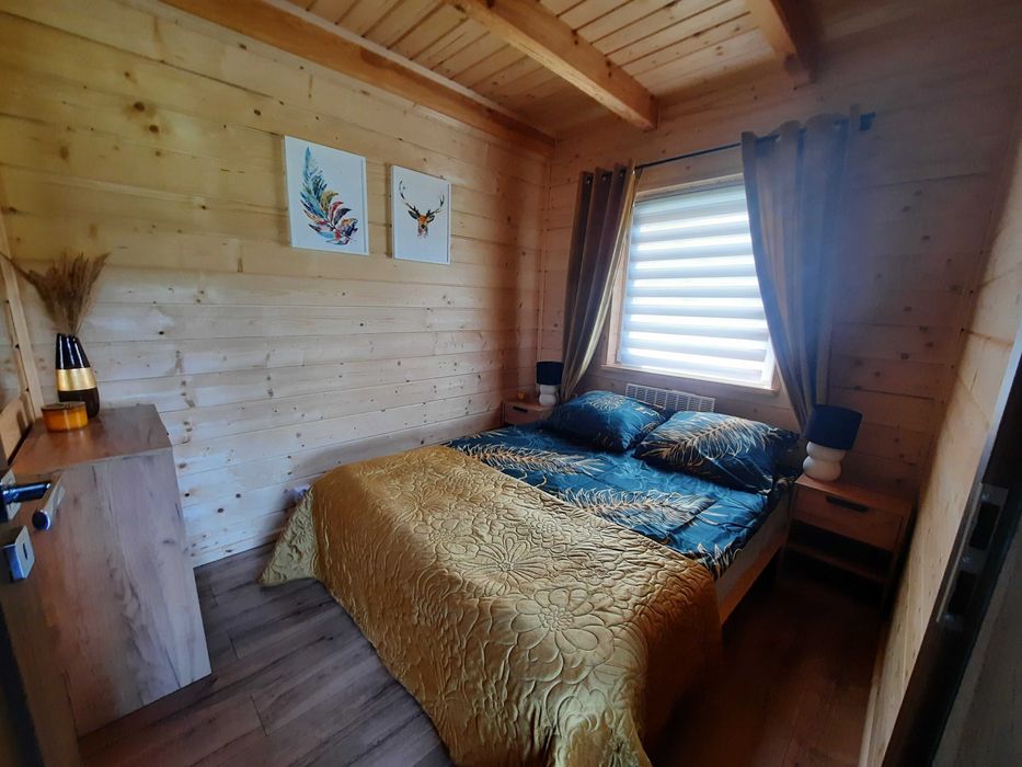 Domek przy lesie na Roztoczu.