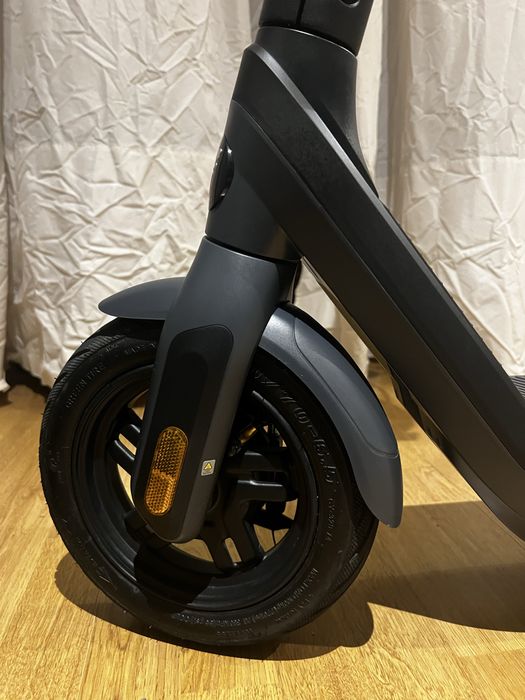 Hulajnoga elektryczna Segway E2 Pro 350W 35km 10" Czarny