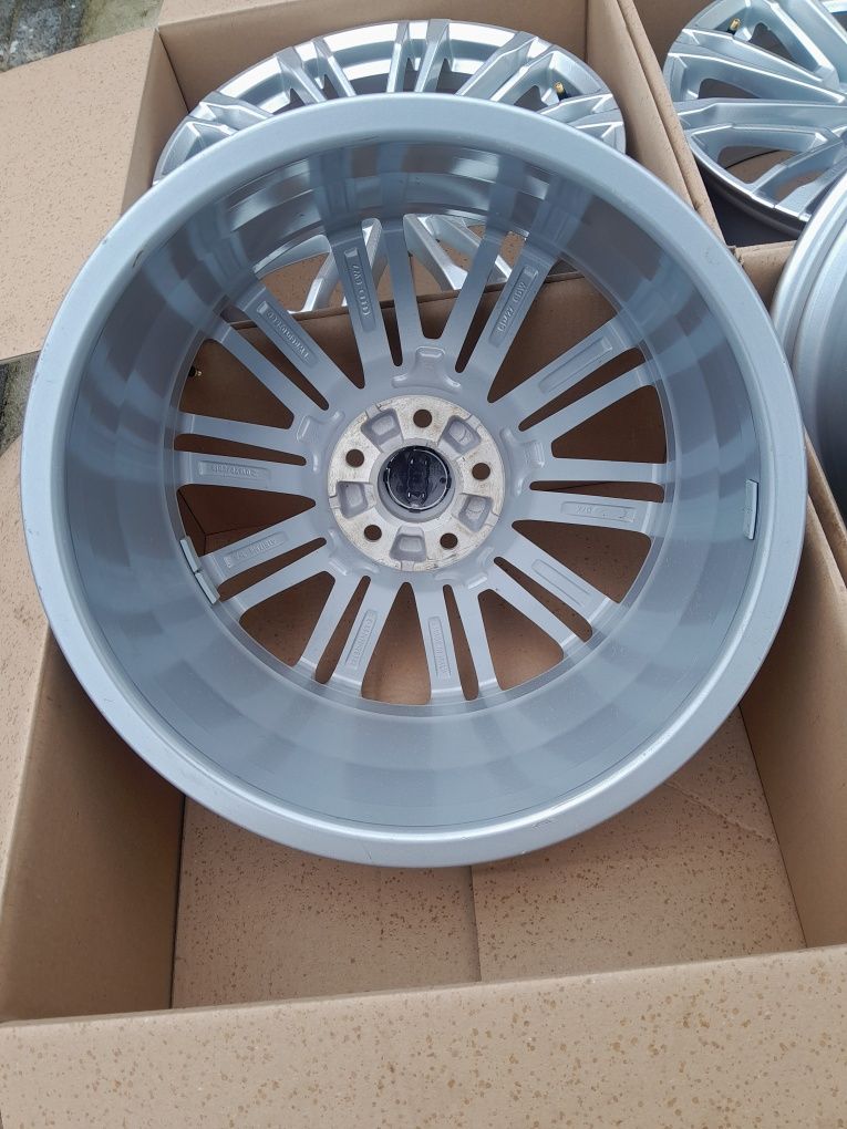 Fabrycznie nowe oryginalne 19calowe alufelgi audi a5 A4 2024