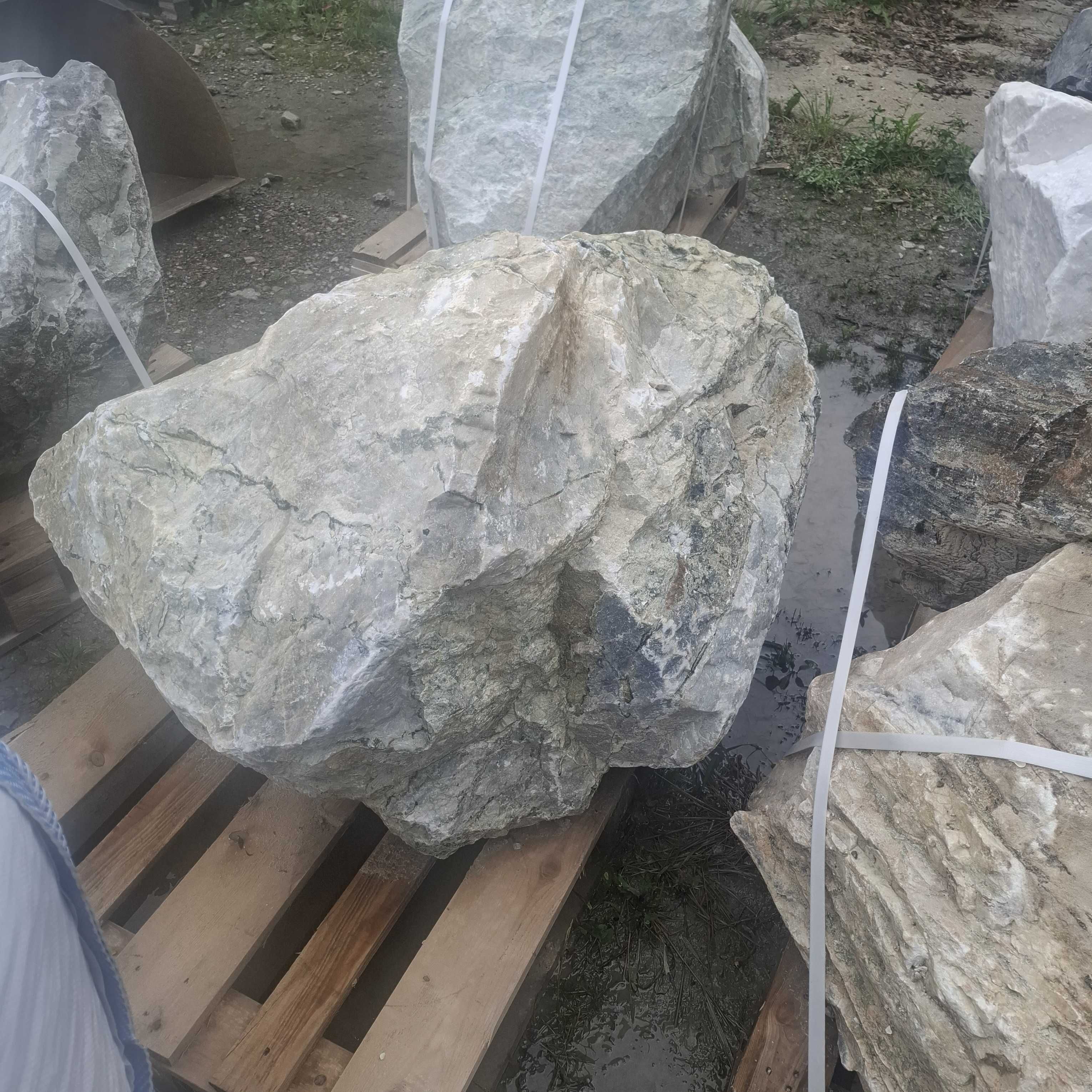 Bryły dolomitowe, duże głazy, kamienie białe na skalniak, do ogrodu