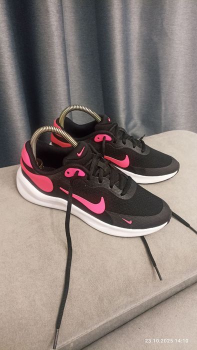 Кросівки Nike Revolution 7