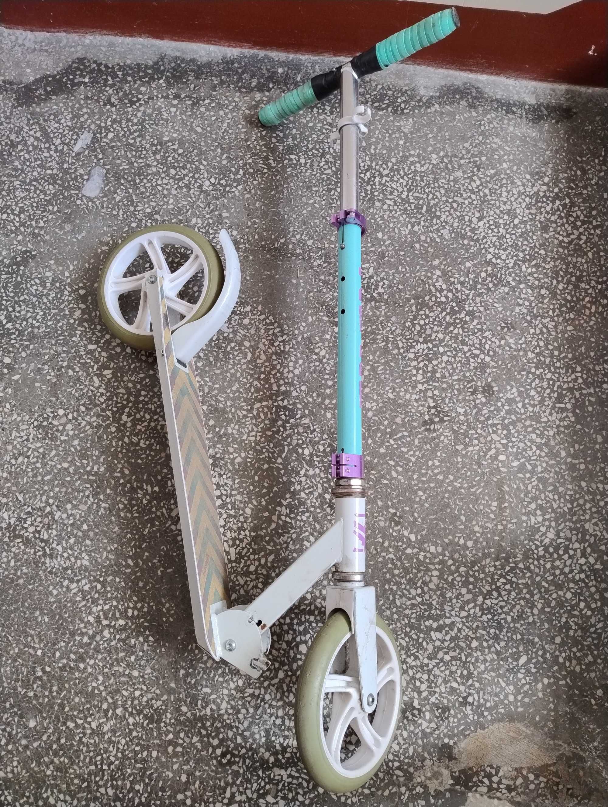 Hulajnoga marki Raven 200 mm składana, jest uszkodzona -czytaj opis!!!
