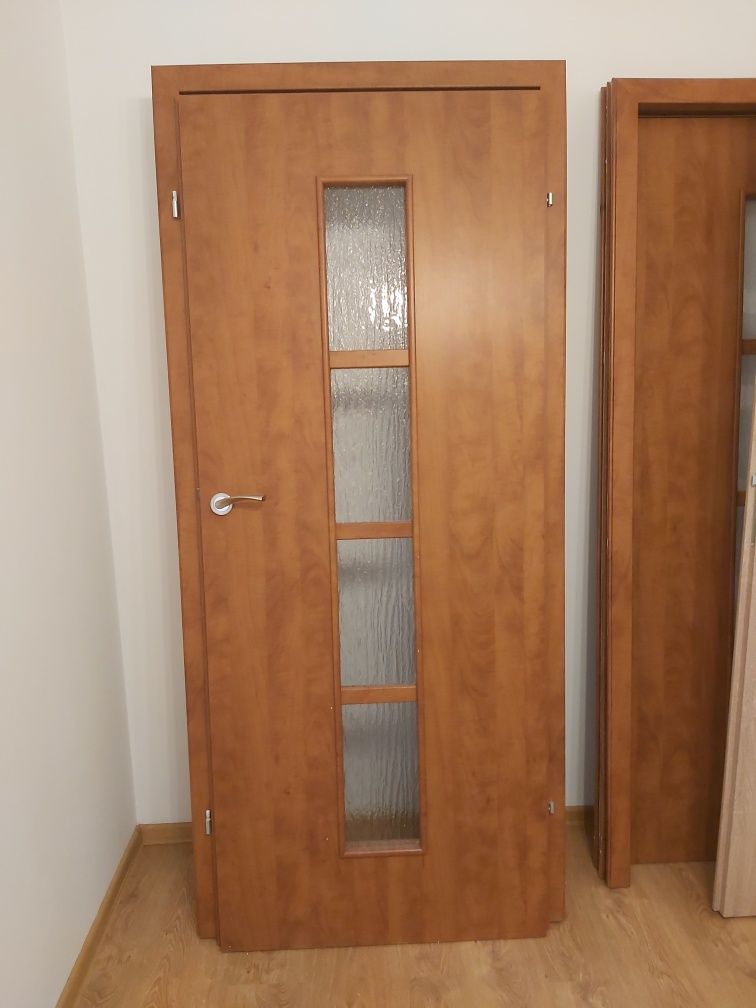 Drzwi używane wewnętrzne, 80cm, z klamkami, 30zl/szt