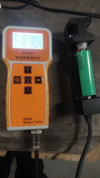 Samsung 50 s. 35 A.  21700