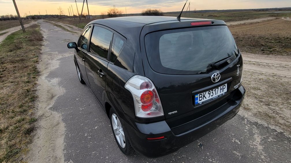 Надійне авто.     TOYOTA COROLA VERSO