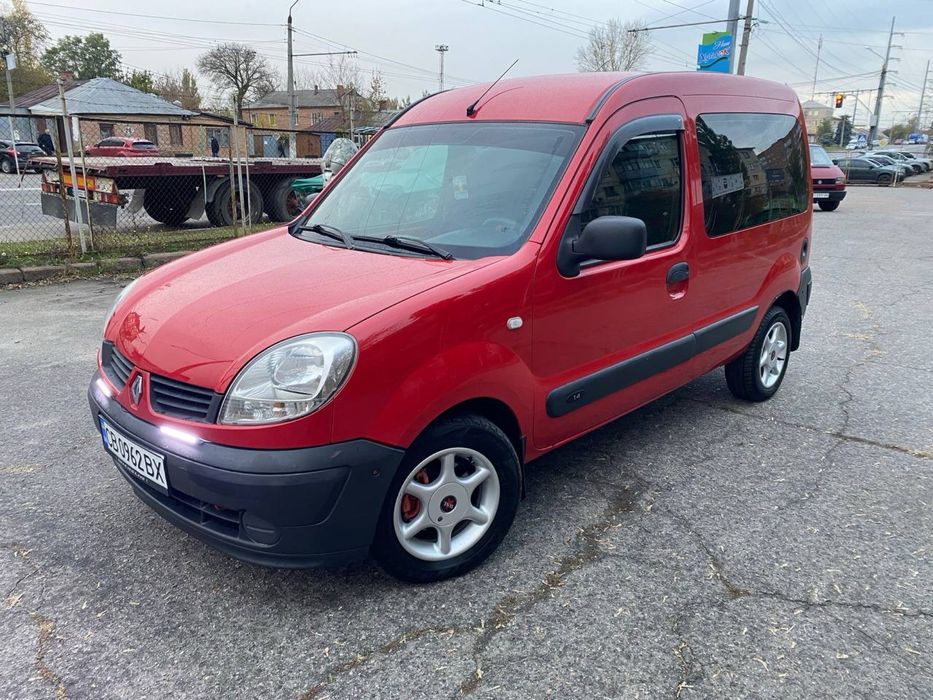 Renault Kangoo ne farbovana