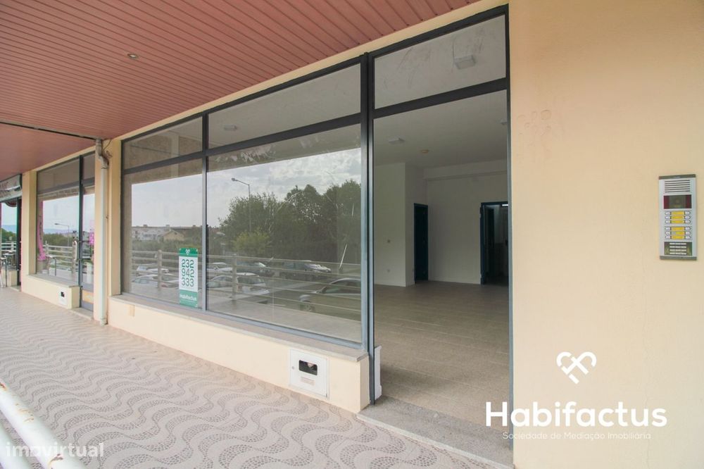 Loja no centro de Nelas