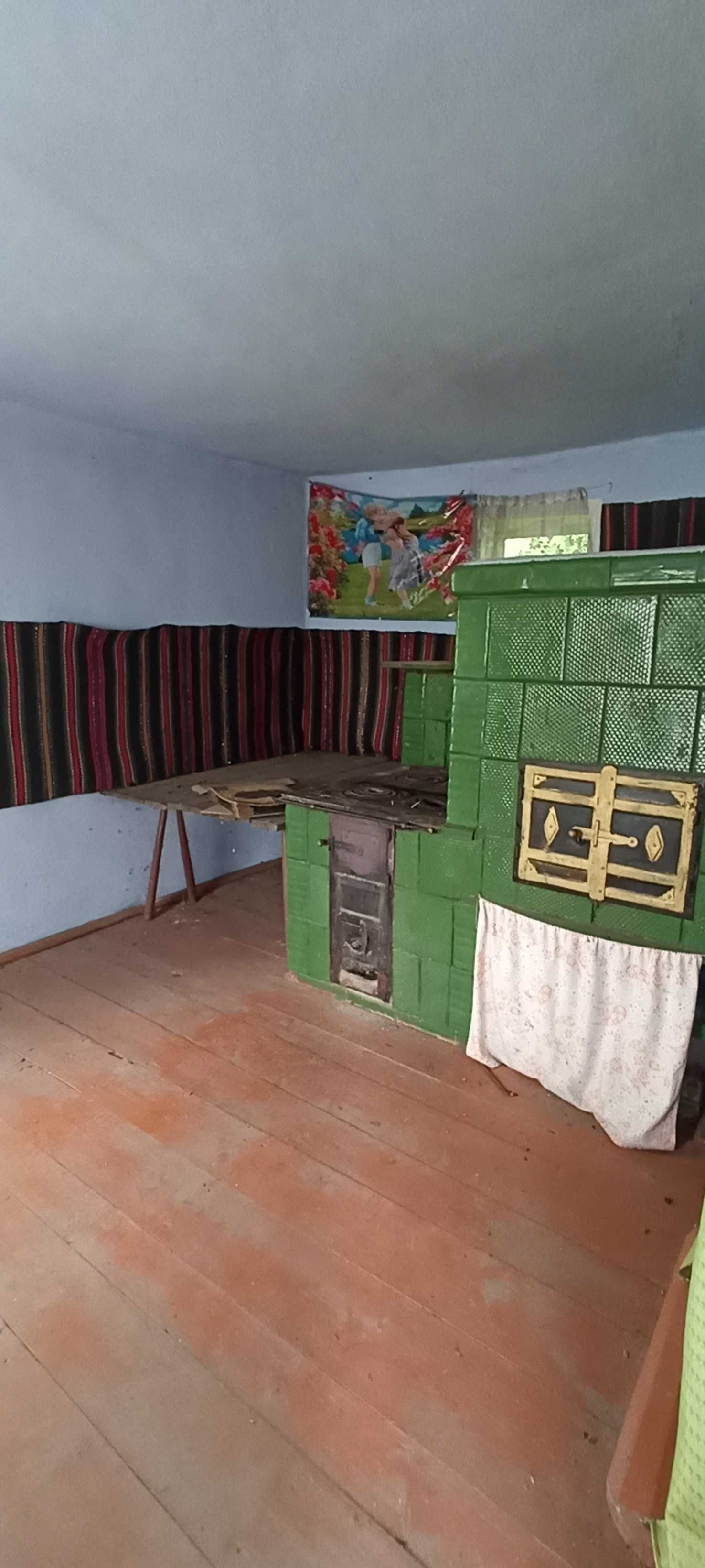Продам будинок в центрі села Ржавинці, 35 км від Чернівців