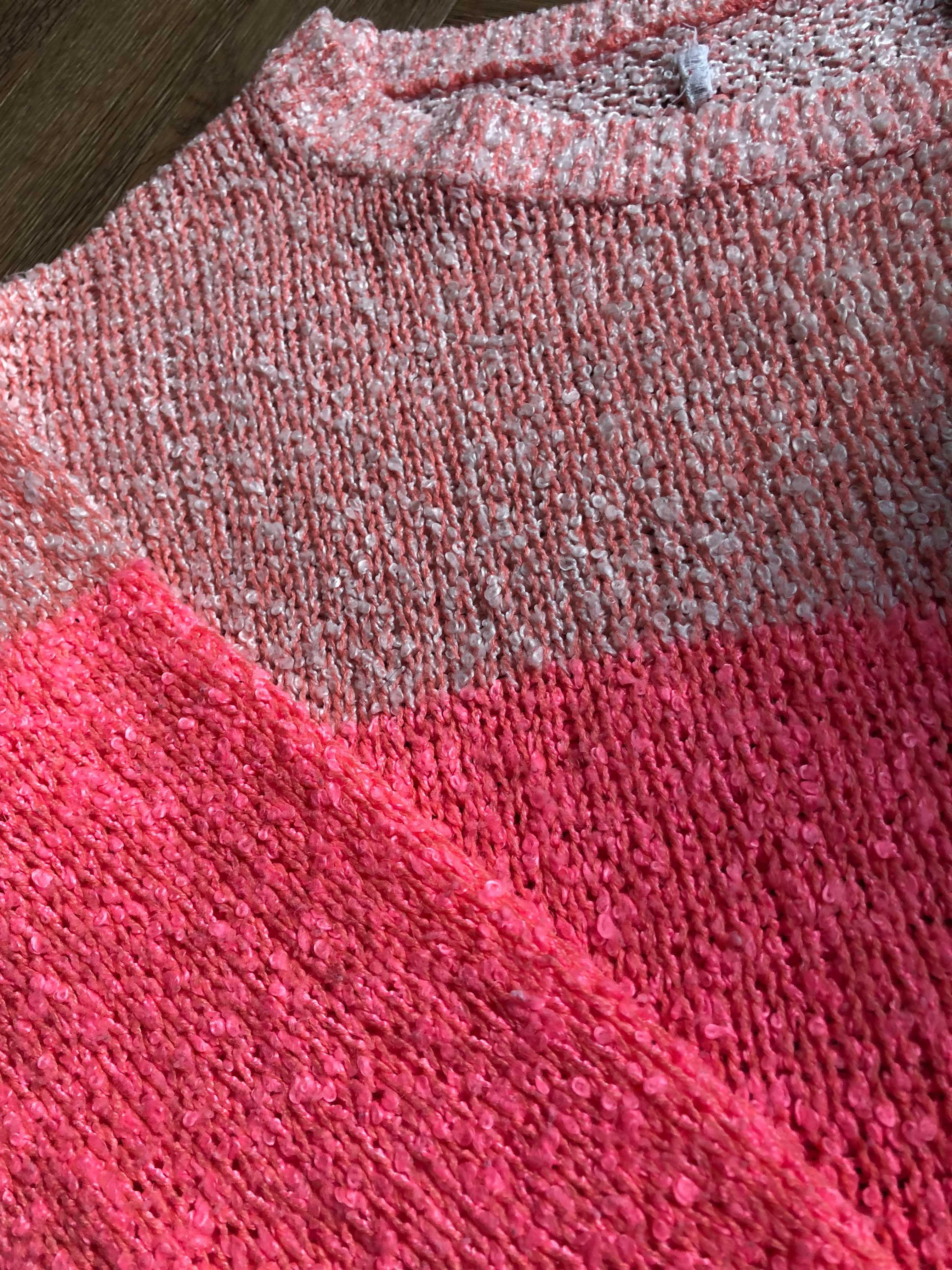 Cienki różowy sweter z podwiniętymi rękawami rozm. S 36 stan BDB