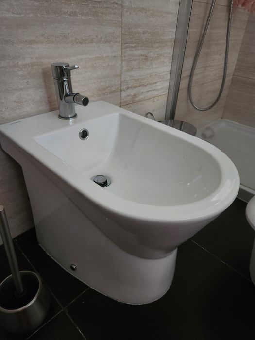 Dois bidés Sanitana