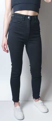 Bershka_czarne jeansy Super Hight Waist Skinny_XS L32