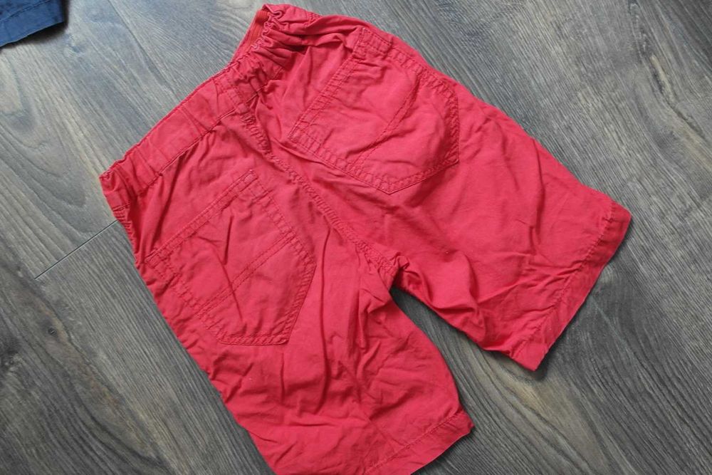 Czerwone H&M spodenki 110