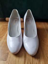 Białe buty na obcasie czółenka na ślub 38,5 skóra